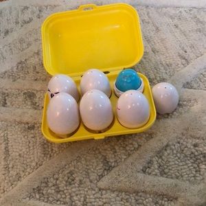 hide and squeak eggs